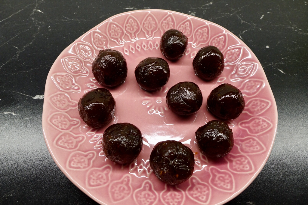Kolabollar med dadlar
