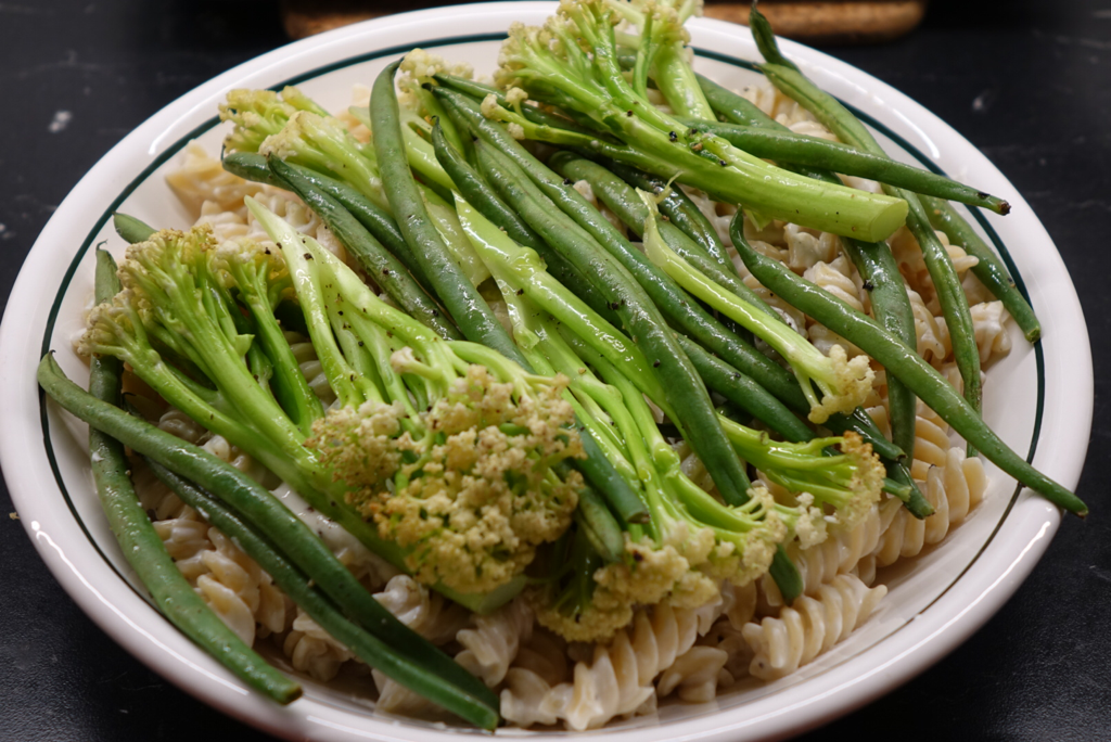 Citronpasta med rostade primörer