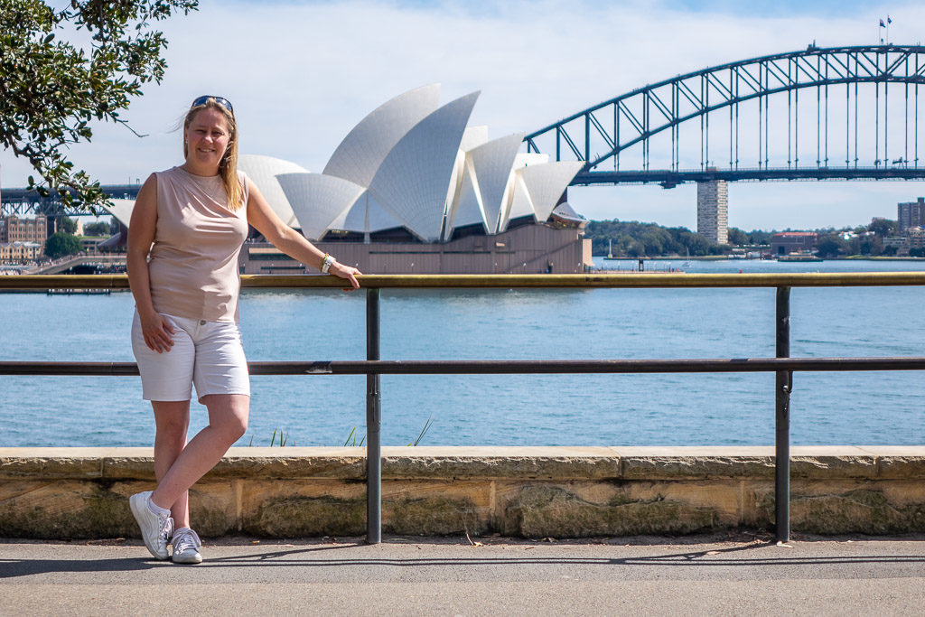 Maria framför Operahuset i Sydney