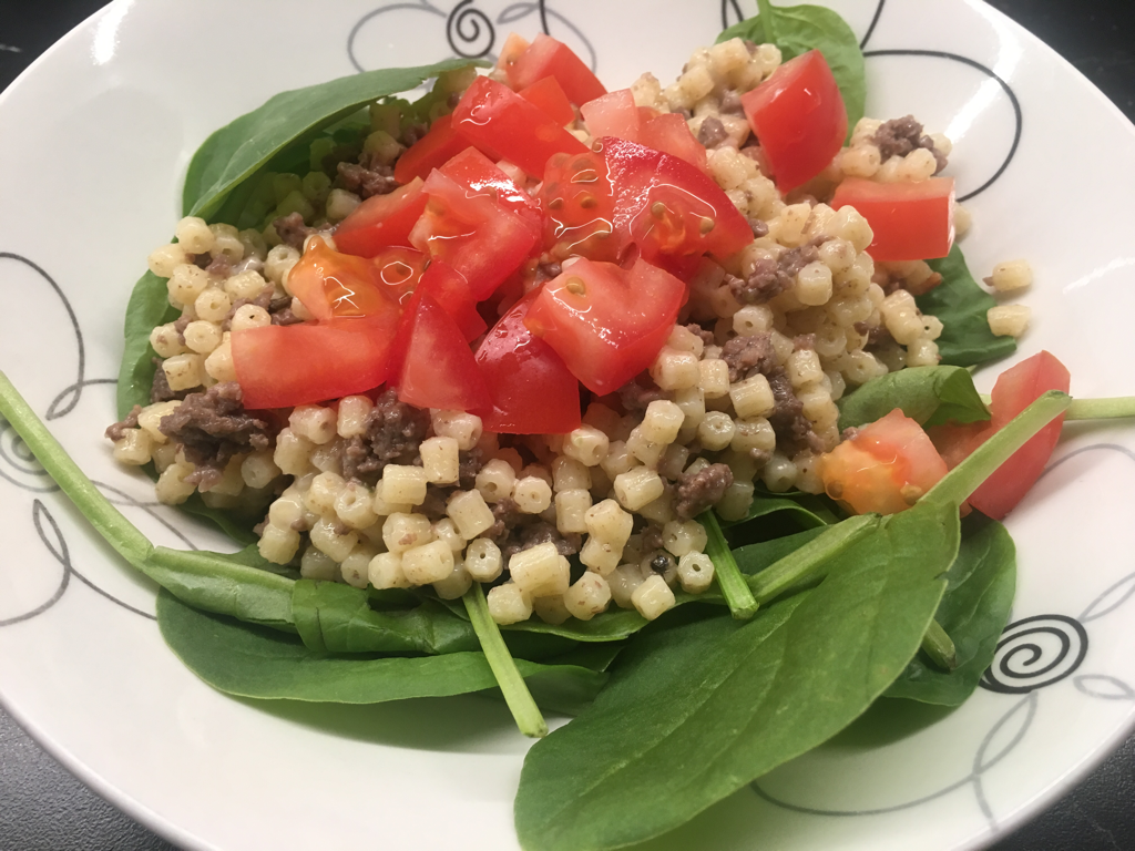 Stuvad pasta med tacofärs och het ost