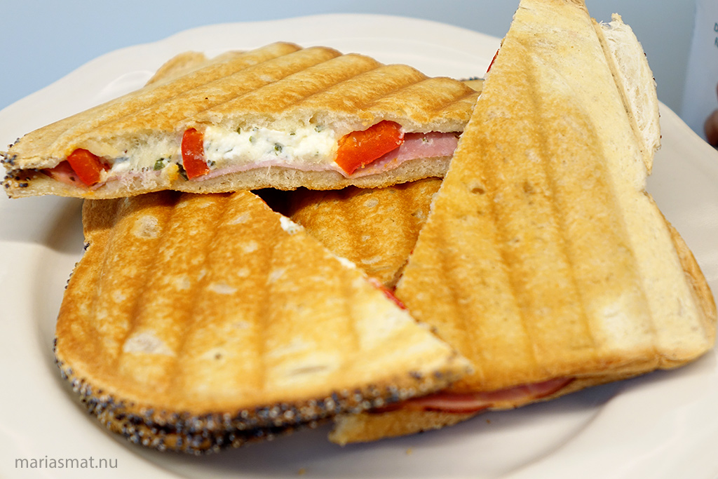 Varma mackor med Le roulè vitlöksost