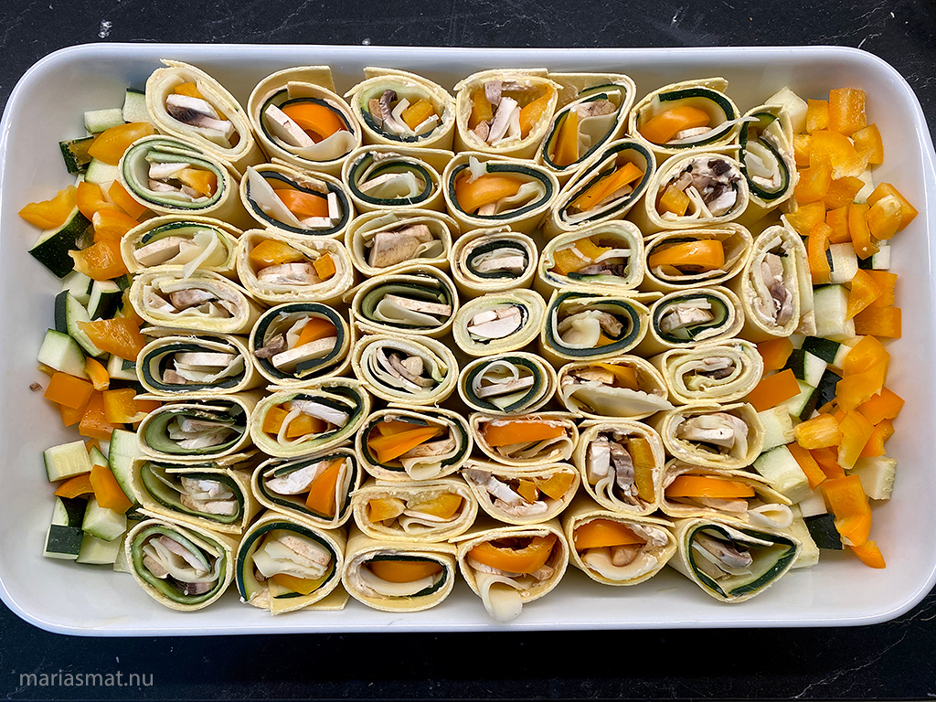 Pastarullar med zucchini och paprika