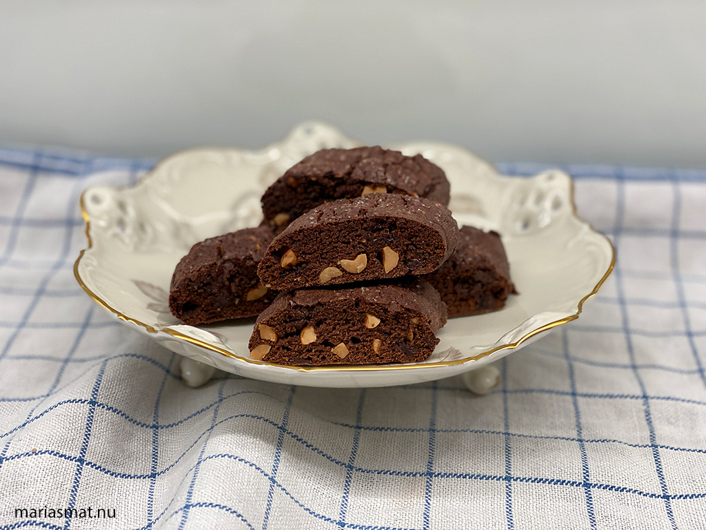 Chokladbiscotti med nötter