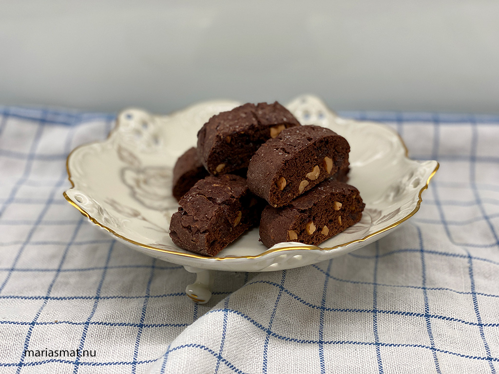 Chokladbiscotti med nötter