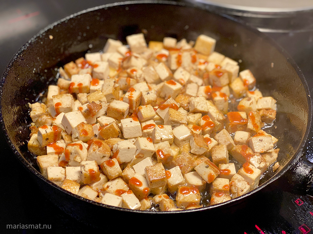 marinerad-tofu-med-stekta-nudlar