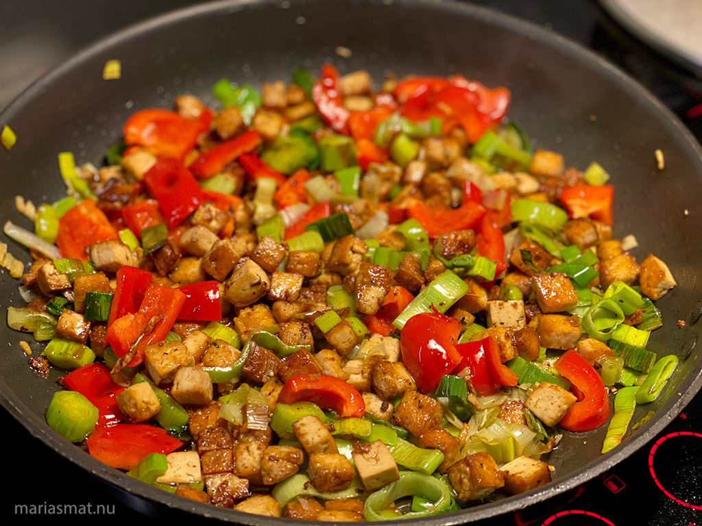 marinerad-tofu-med-stekta-nudlar