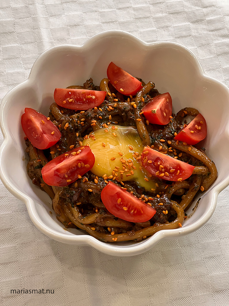 Udon med färs och champinjoner