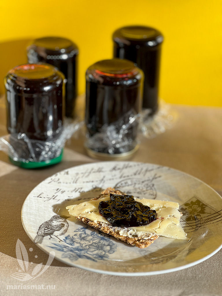 Blåbärssylt för att tömma frysen