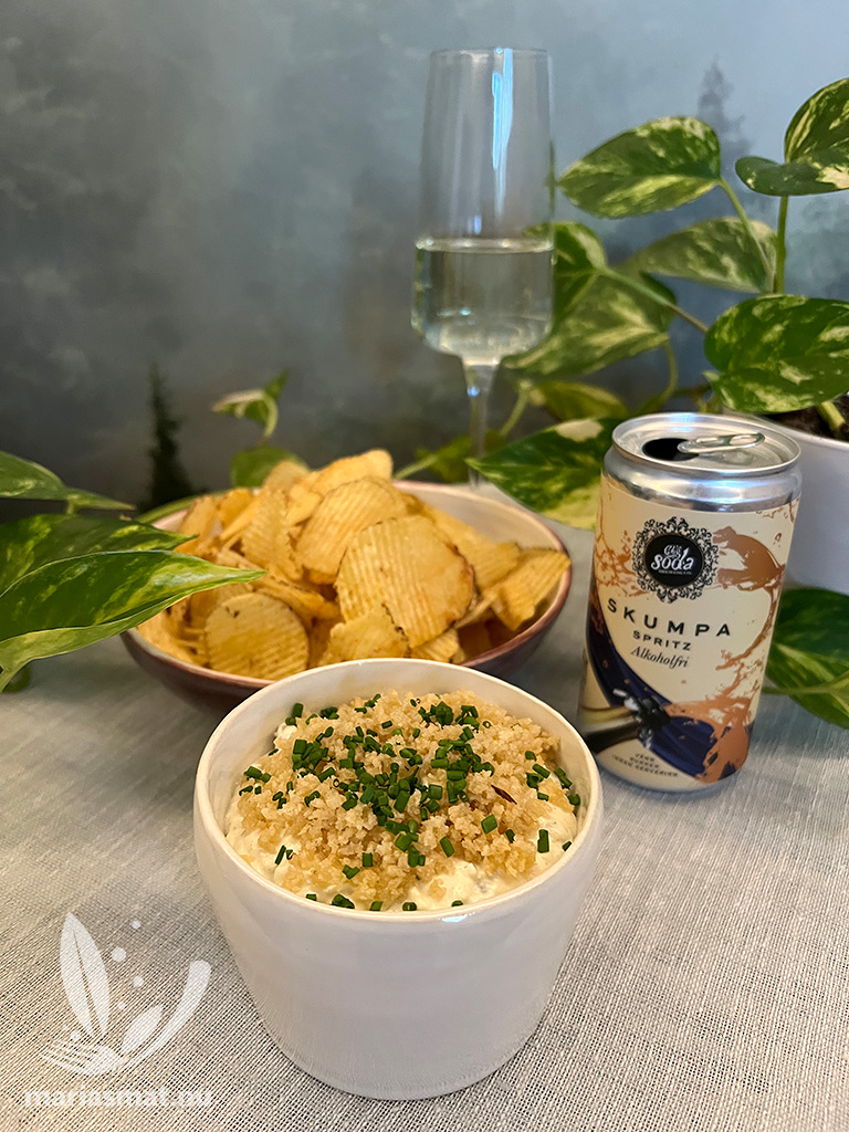 Fried pickle chipsdipp