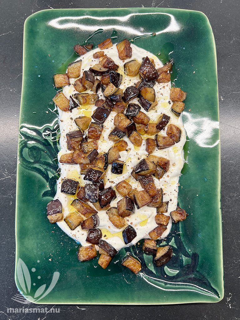 Vitlöksyoghurt med smörstekt aubergine