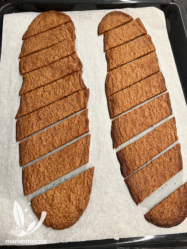 Juliga kolakakor med kanel och ingefära