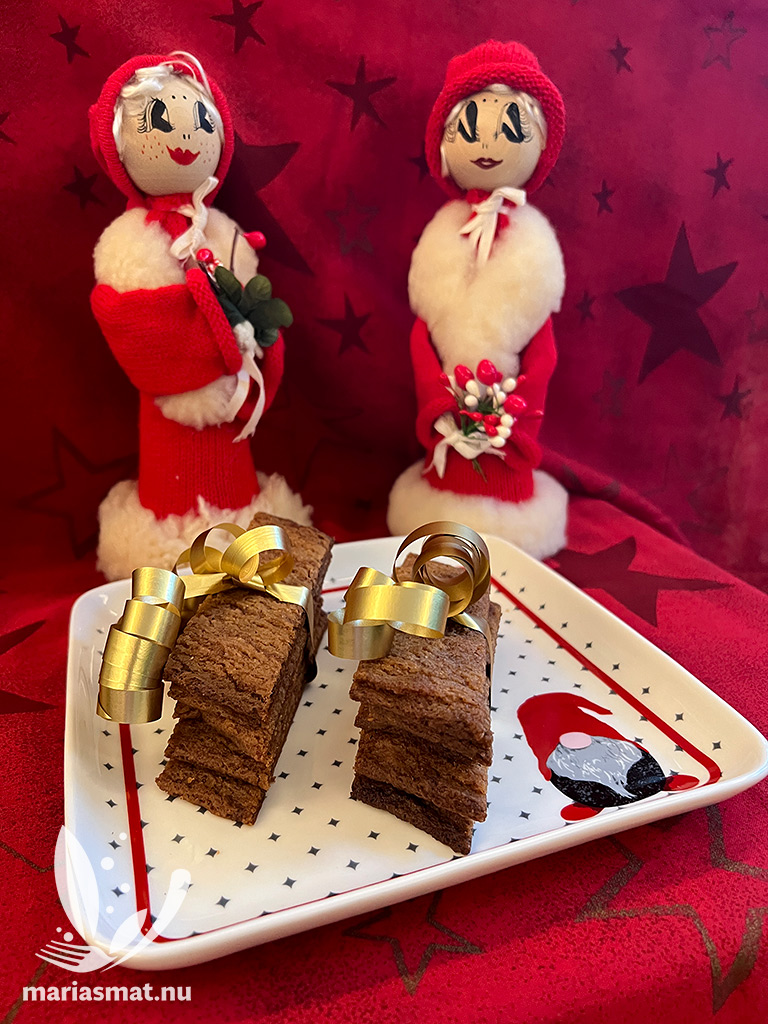 Juliga kolakakor med kanel och ingefära