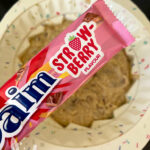 banankaka-med-daim-strawberry