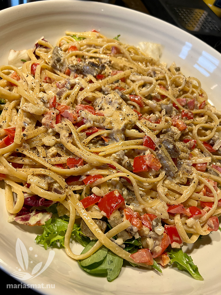 Pasta med chèvre och ryggbiff