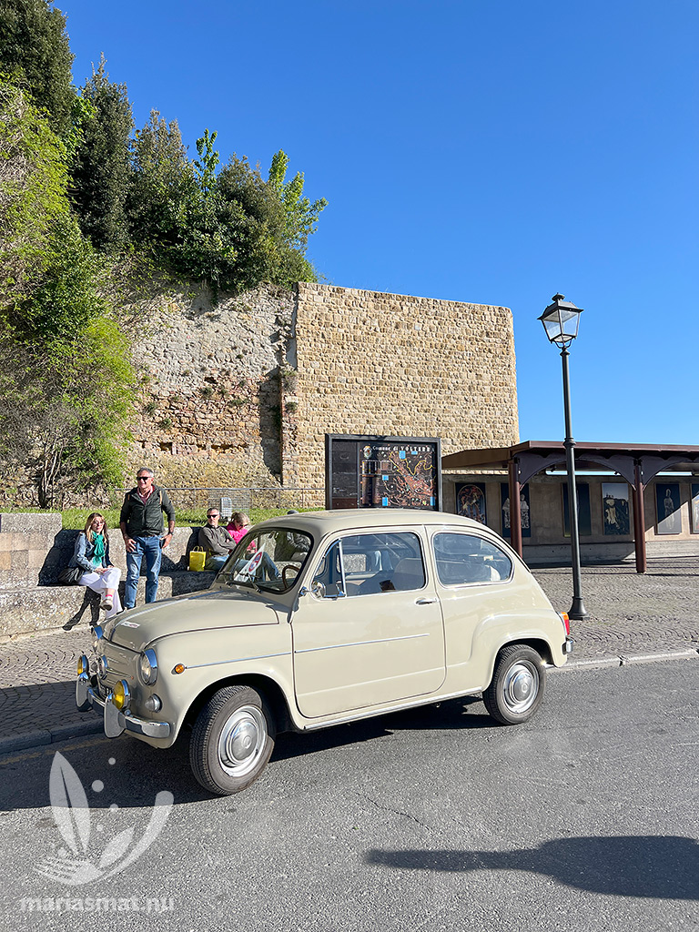Charmig gammal bil
Volterra