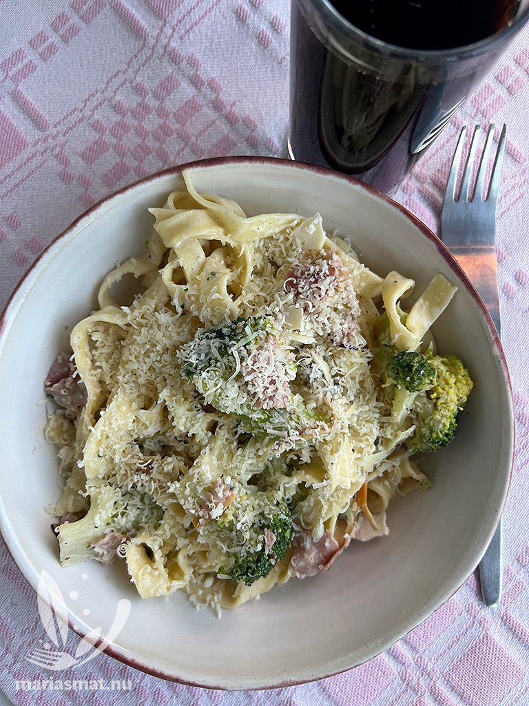 Skinkpasta med broccoli