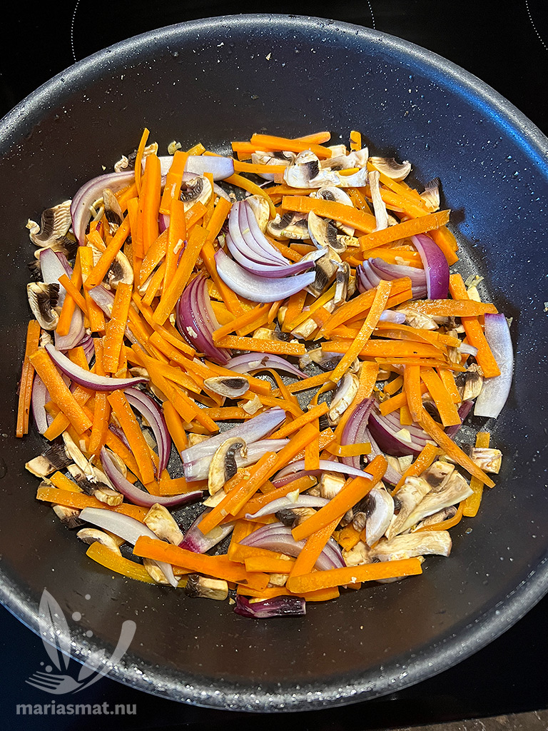 Thaimiddag med färdig grytbas