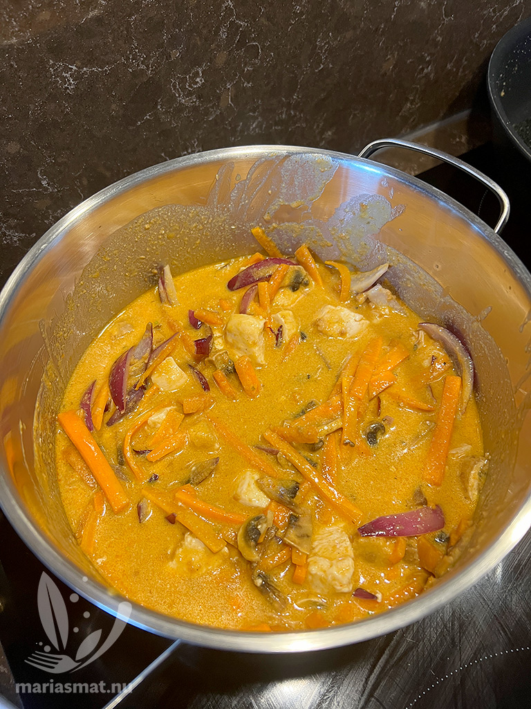 Thaimiddag med färdig grytbas