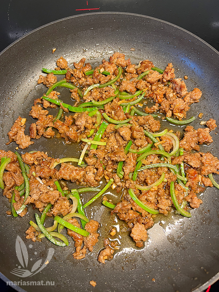 Asiatisk fläskfärs med mangosalsa