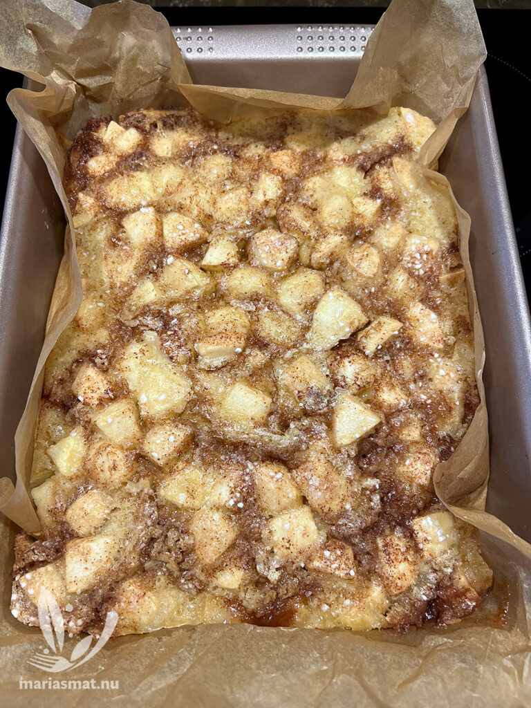 Kanelbulleäppelkaka till kanelbullens dag