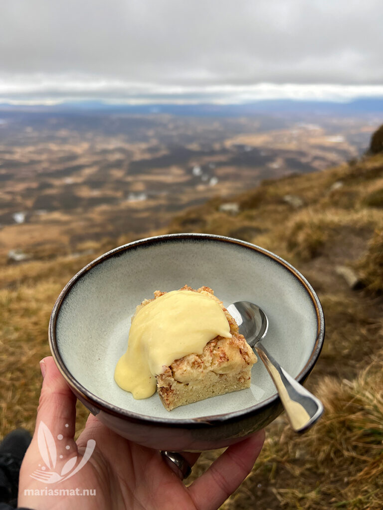 Kanelbulleäppelkaka till kanelbullens dag