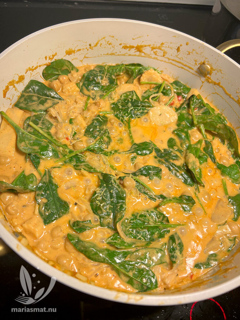 Kikärtsgryta med röd curry