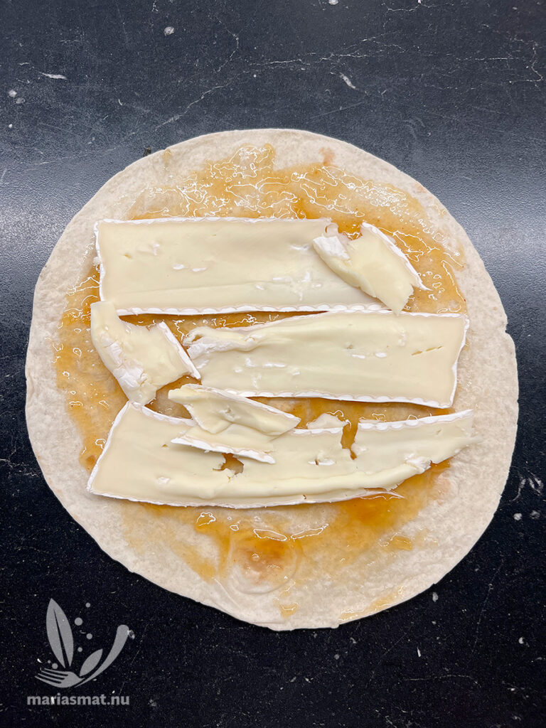 Snittar med Brieost och Mango Chutney